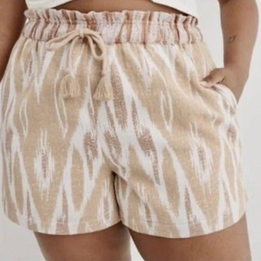 Tan and White Patterned Shorts (A7)